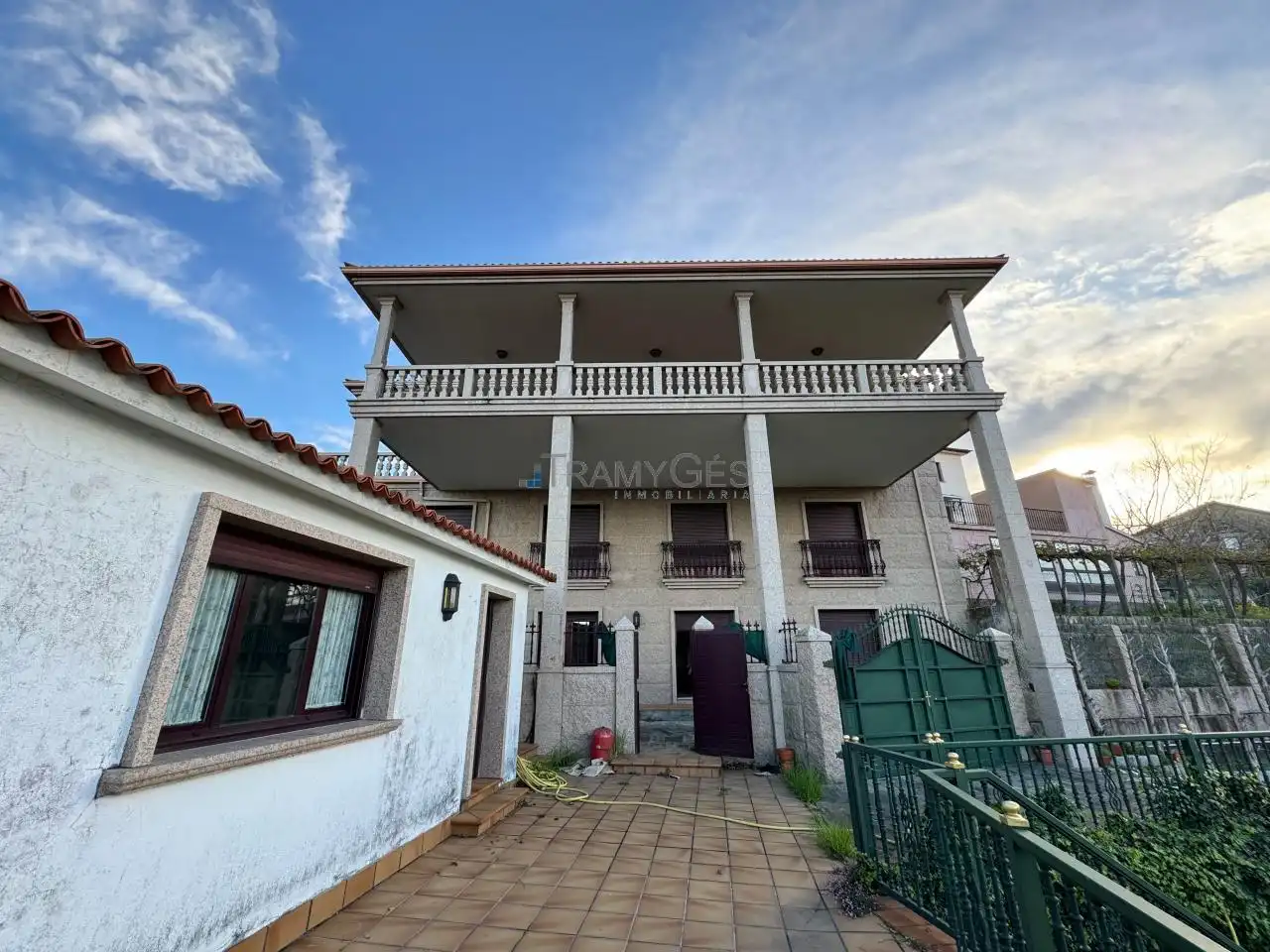 Vista exterior de Casa o chalet en venta en Vilagarcía de Arousa con Calefacción, Jardín privado y Terraza