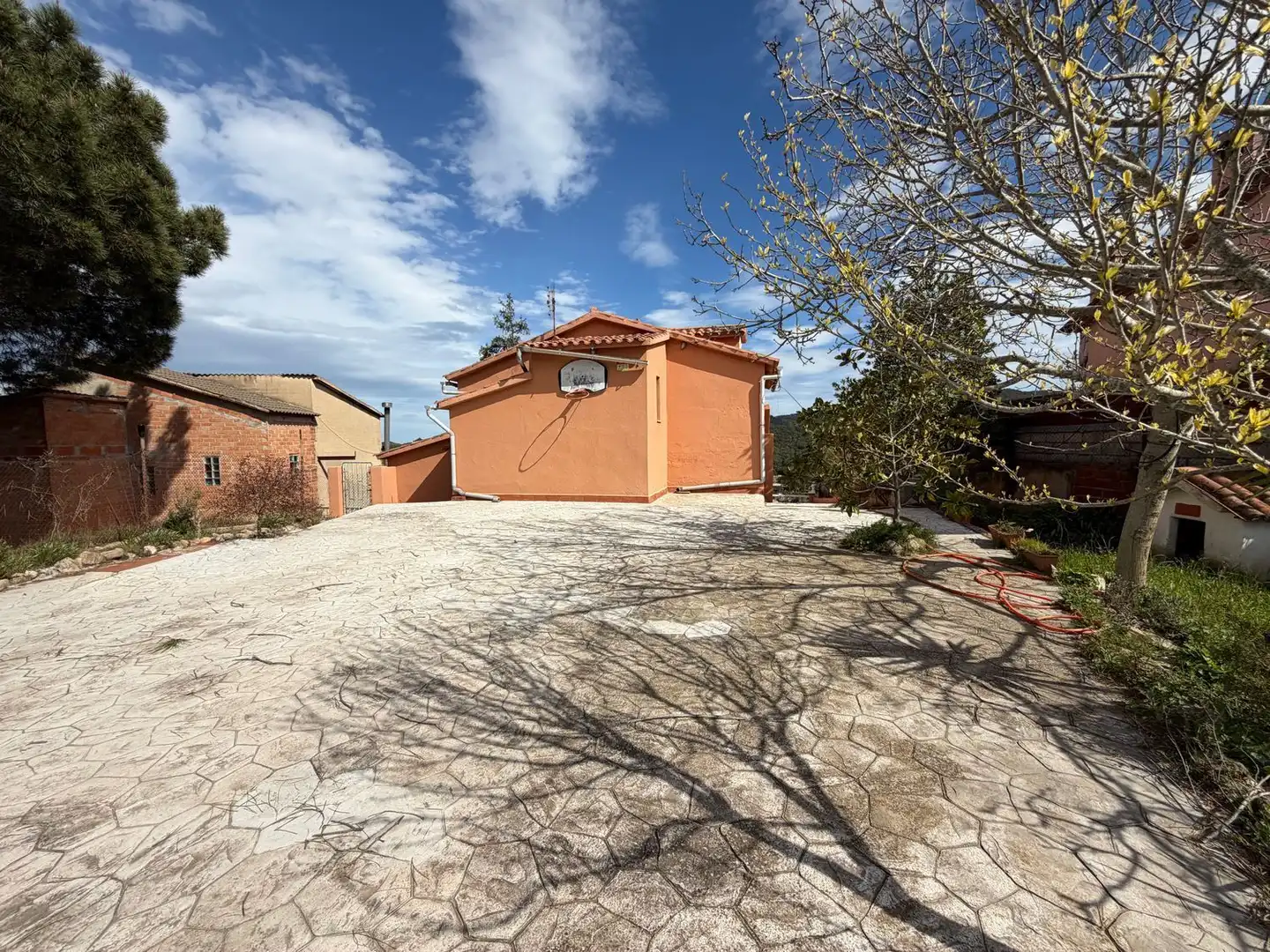 Vista exterior de Casa o xalet en venda en Llagostera amb Jardí privat, Terrassa i Traster