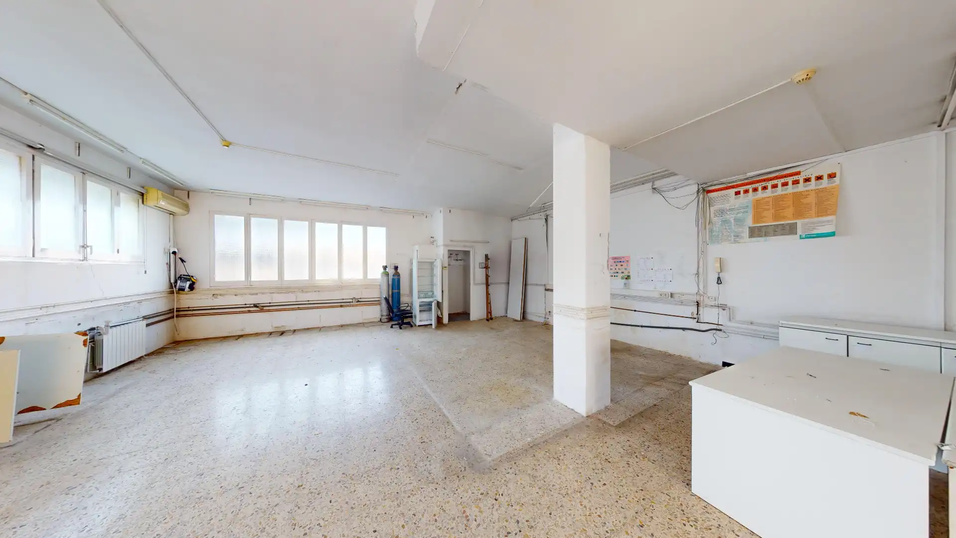 Local en venda en Rubí amb Parquet i Alarma