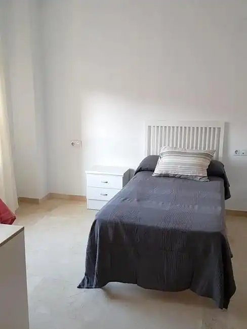 Habitación de Piso de alquiler en Málaga con Jardín privado, Terraza y Amueblado