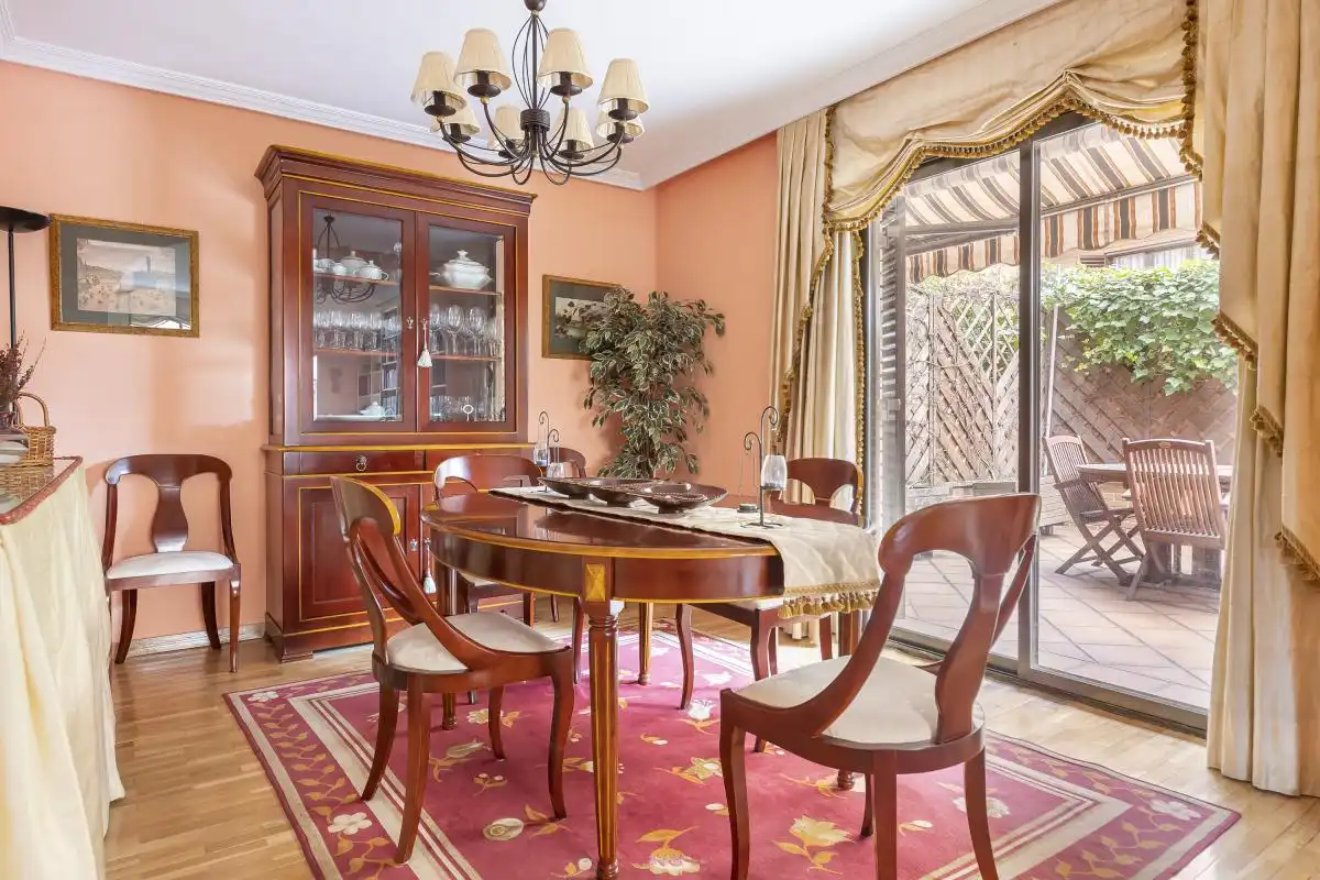 Comedor de Casa adosada en venta en Madrid con Aire acondicionado, Calefacción y Jardín privado