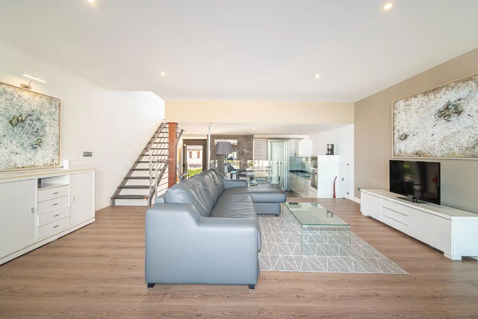 Wohnzimmer von Einfamilien-Reihenhaus zum Verkauf in Capdepera mit Klimaanlage, Privatgarten und Terrasse