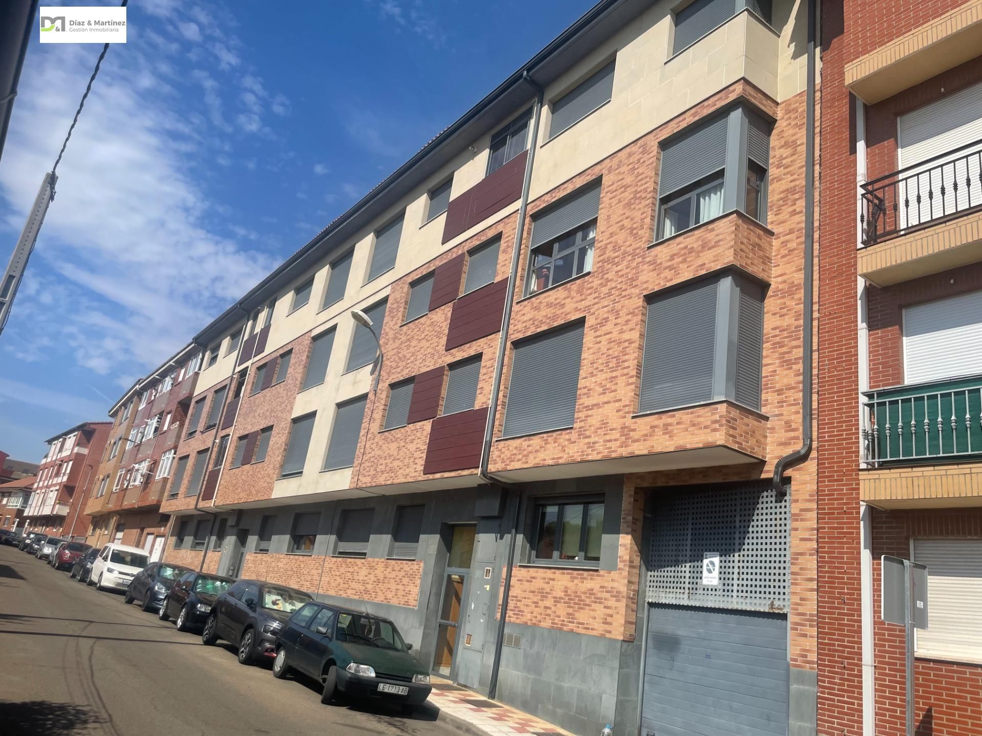 Vista exterior de Apartament de lloguer en Villaquilambre amb Calefacció, Parquet i Traster