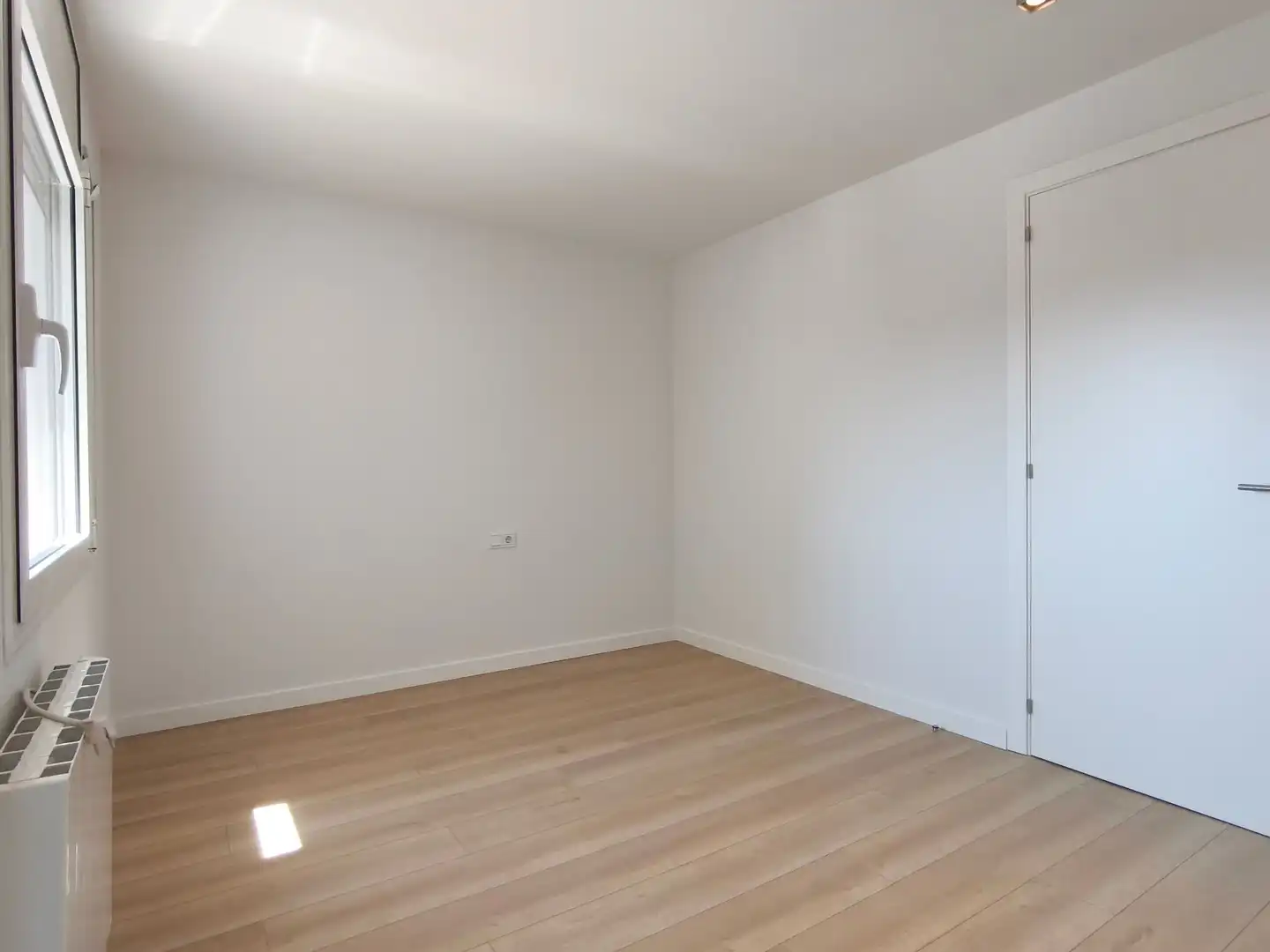 Bedroom of Attic for rent in Girona  with Air Conditioner, Heating and Terrace