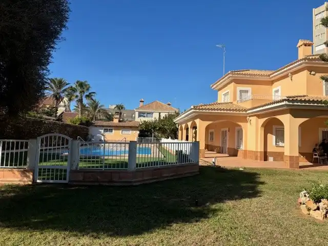 Außenansicht von Erdgeschoss zum Verkauf in La Manga del Mar Menor mit Klimaanlage, Privatgarten und Schwimmbad