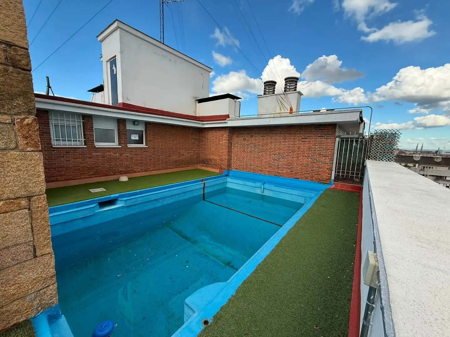 Schwimmbecken von Wohnung zur Miete in Madrid mit Heizung und Schwimmbad