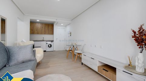 Apartamento reformado con piscina comunitaria, en la provincia de Alicante, en la ciudad de Torrevieja. 1 habitación | 50 m² | 800, imatge 5