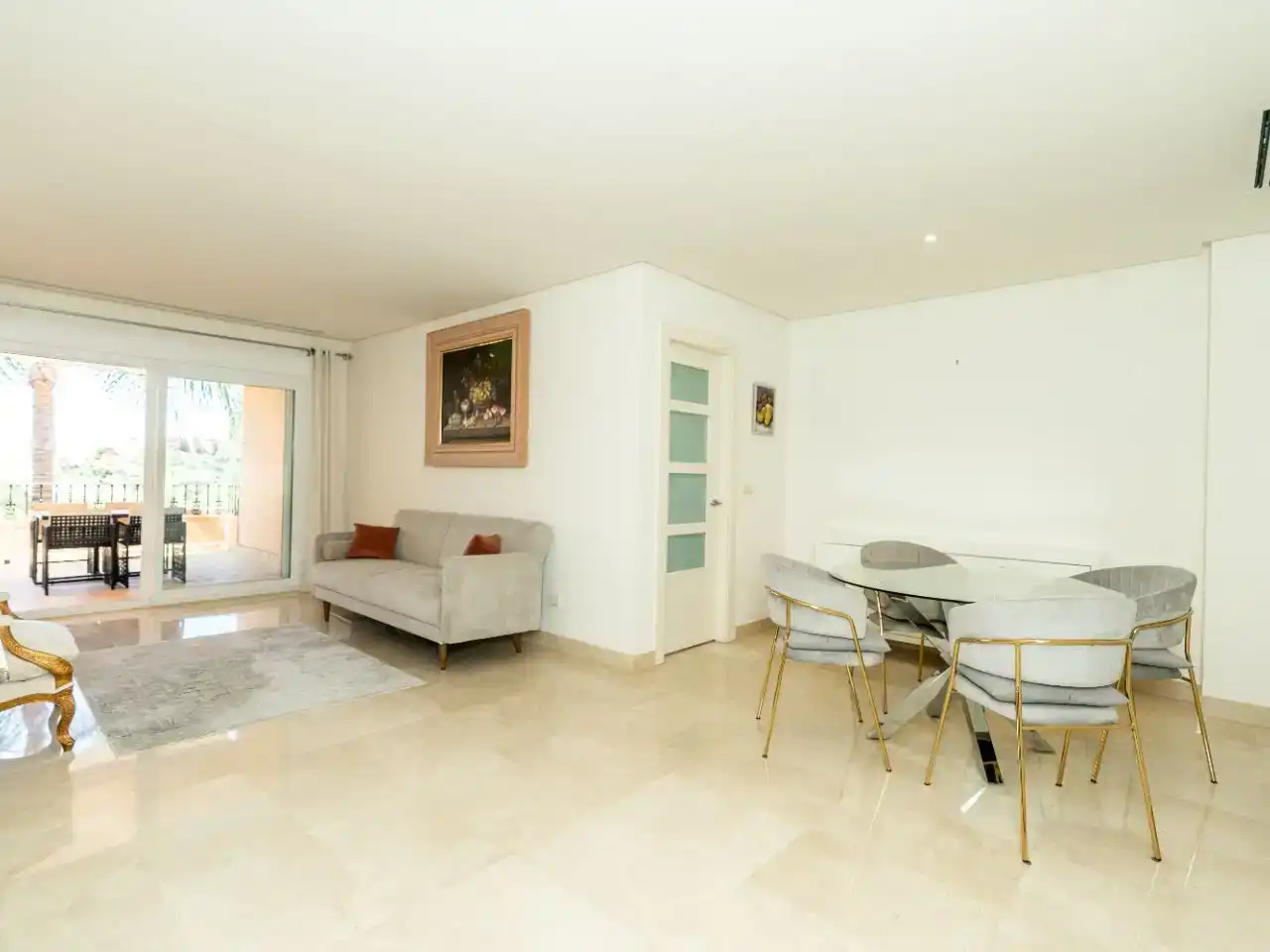 Sala de estar de Piso en venta en Marbella con Aire acondicionado, Terraza y Piscina