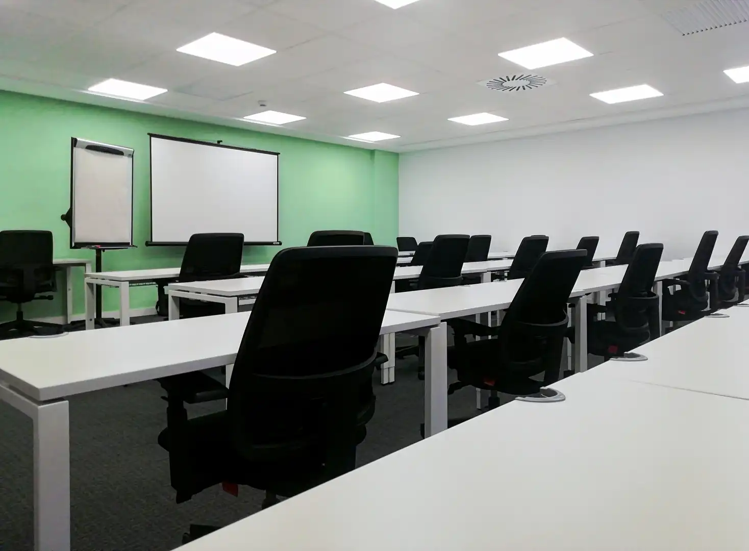Büro zur Miete in Murcia mit Klimaanlage, Heizung und Möbliert