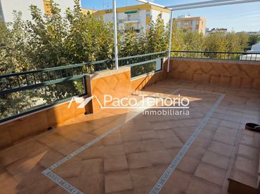 Àtic amb balcó en venda a Avenida Castilla 108A