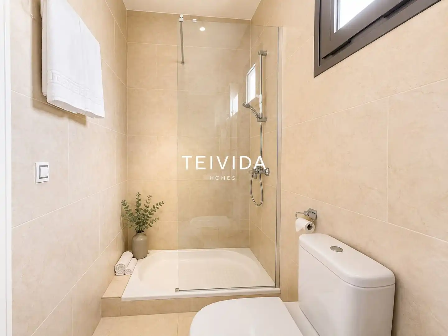 Badezimmer von Dachboden zur Miete in Arona mit Terrasse, Schwimmbad und Möbliert