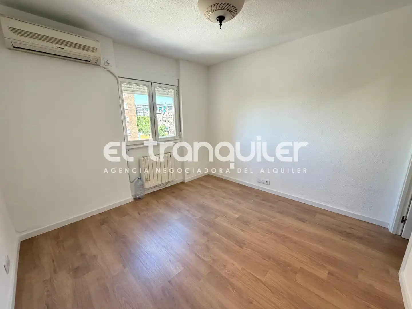 Bedroom of Flat for rent in Madrid  with Air Conditioner, Terrace and Washing machine
