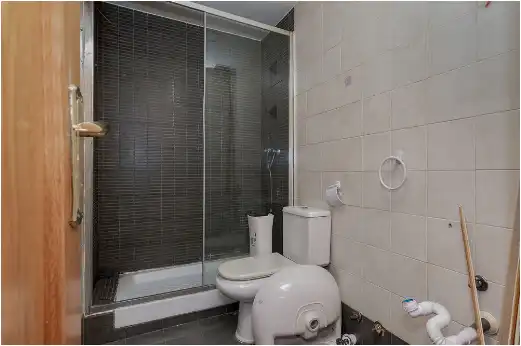 Badezimmer von Wohnung zum Verkauf in Aranjuez mit Klimaanlage und Abstellraum