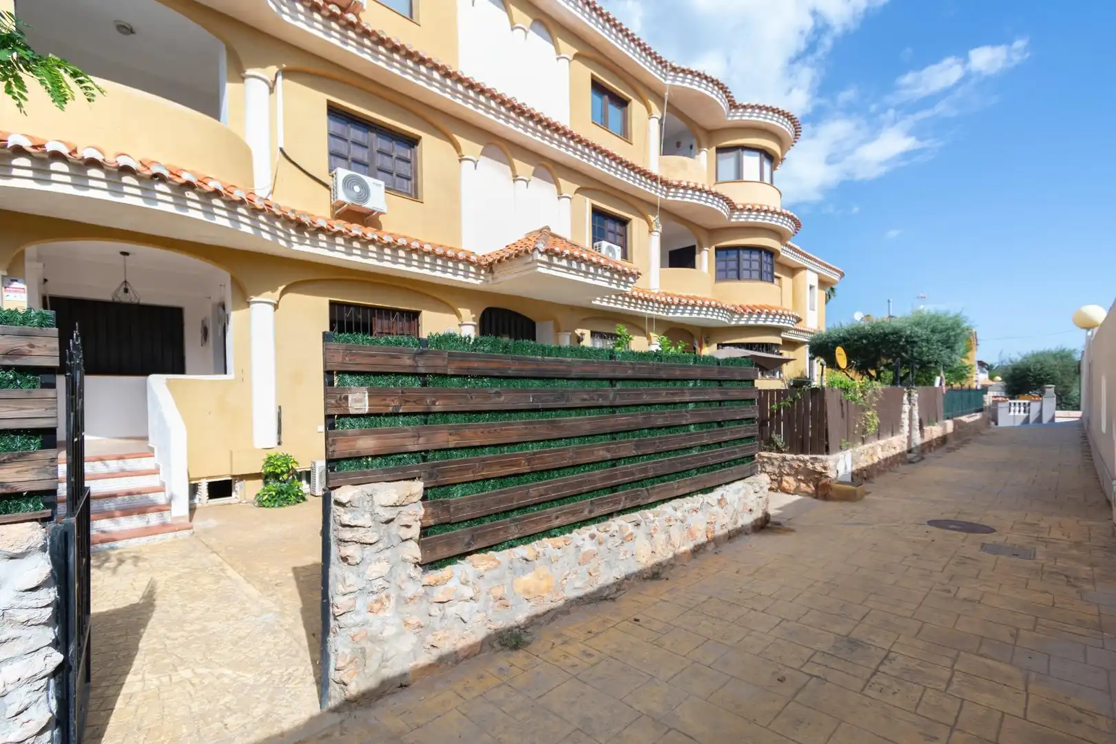 Vista exterior de Casa o chalet en venta en Cartagena con Terraza, Amueblado y Piscina comunitaria