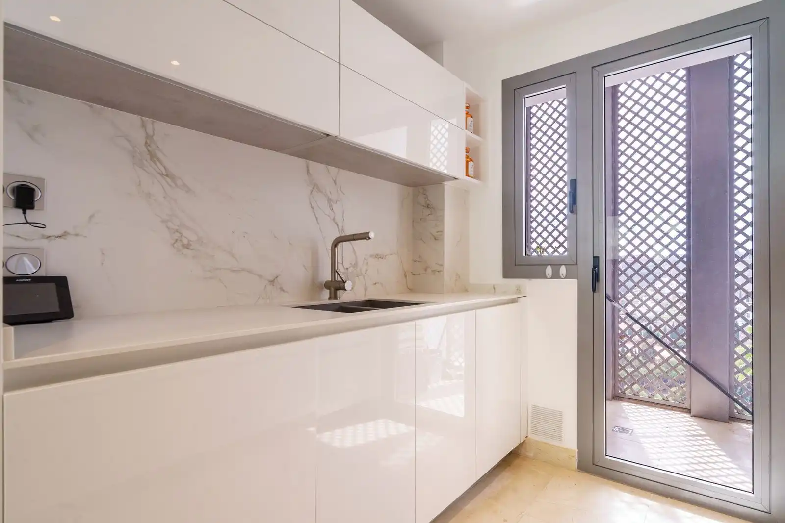 Küche von Wohnung zum Verkauf in Benahavís mit Terrasse, Abstellraum und Möbliert