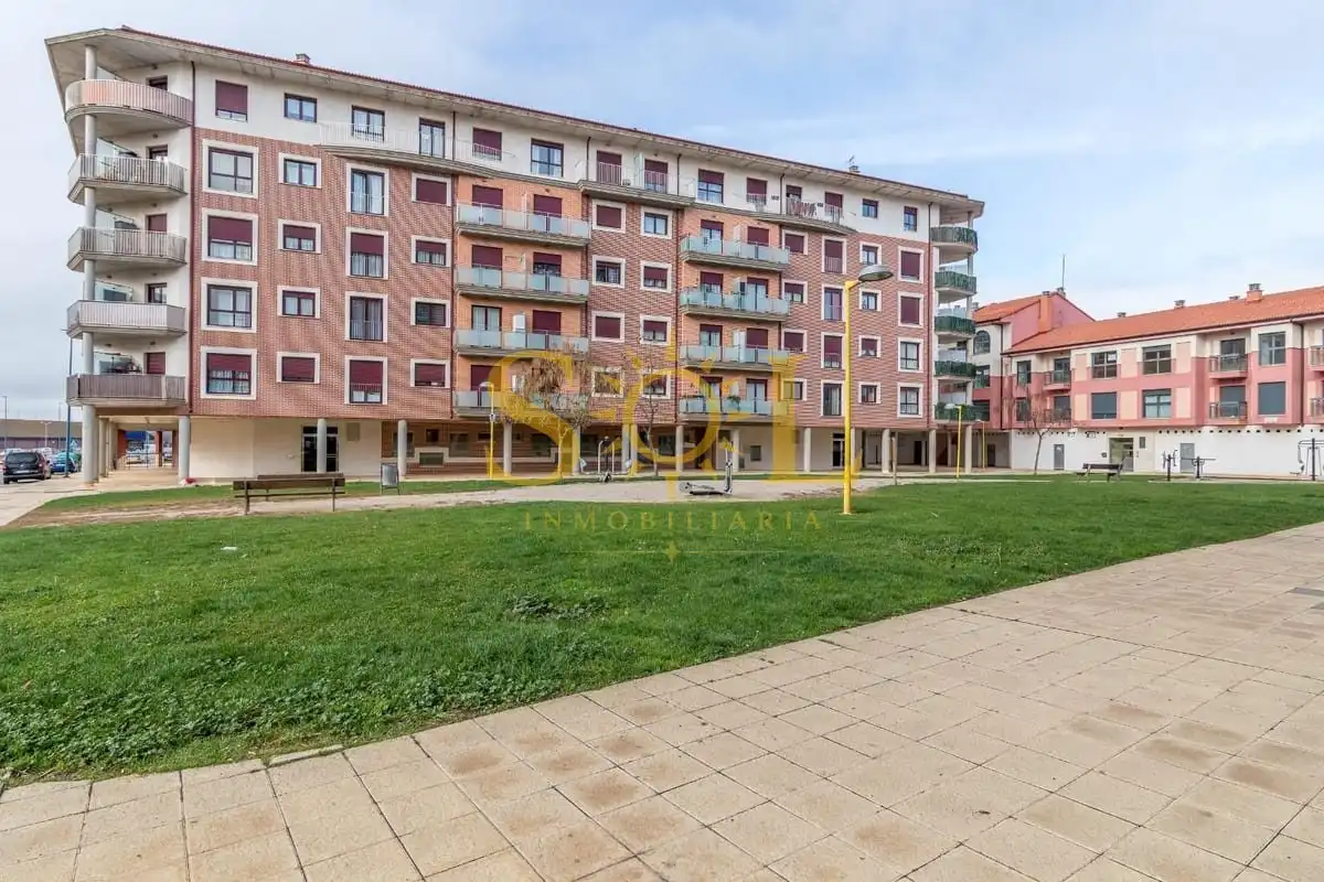 Local comercial en venda a Calle La Lastra 53