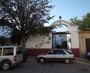 Vista exterior de Casa o xalet en venda en Alpera amb Calefacció, Jardí privat i Terrassa