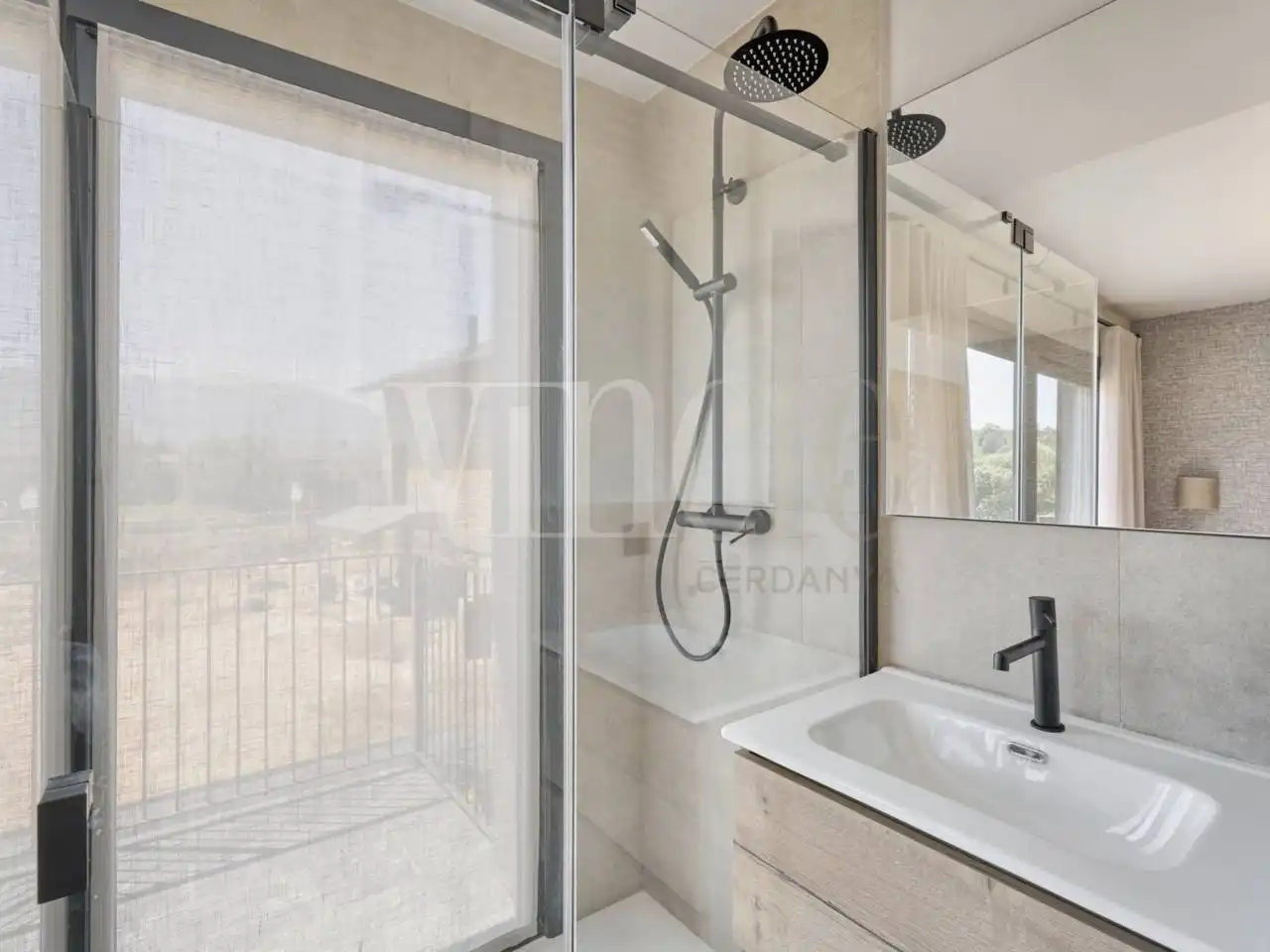Baño de Casa adosada en venta en Bolvir con Jardín privado, Parquet y Piscina comunitaria