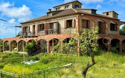 Exterior view of Country house for sale in Vilanova i la Geltrú