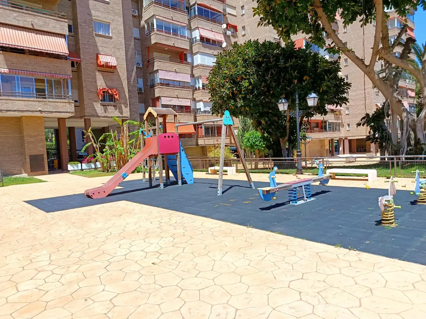 Außenansicht von Wohnungen zum Verkauf in Alicante / Alacant mit Klimaanlage, Heizung und Alarm