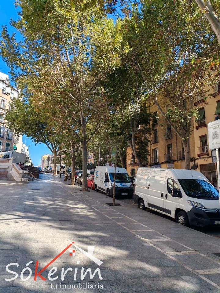 Vista exterior de Local en venda en  Madrid Capital