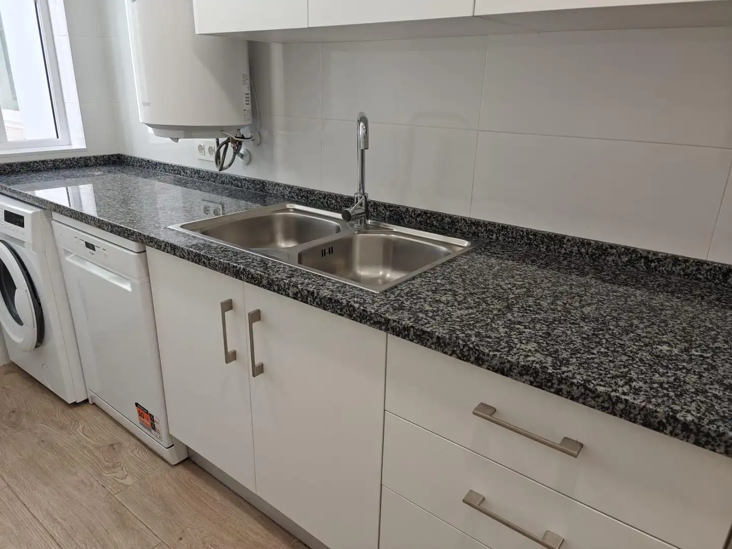 Kitchen of Flat for share in Granada  with Furnished and Balcony