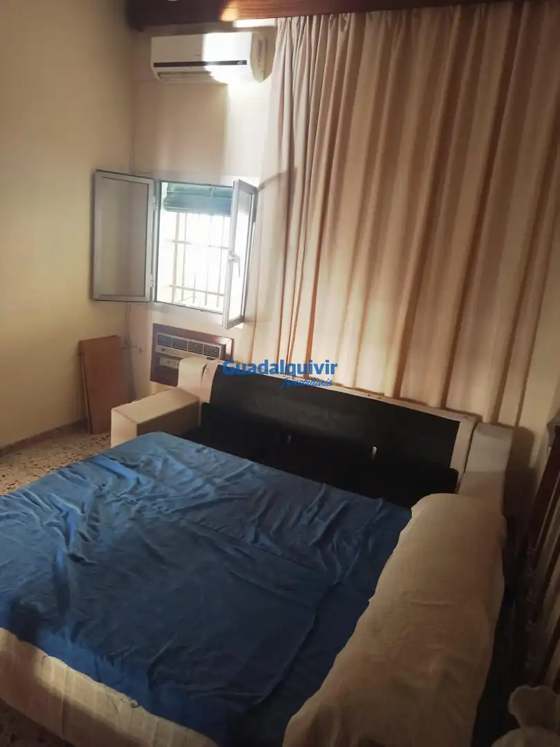 Dormitori de Casa o xalet en venda en Sevilla