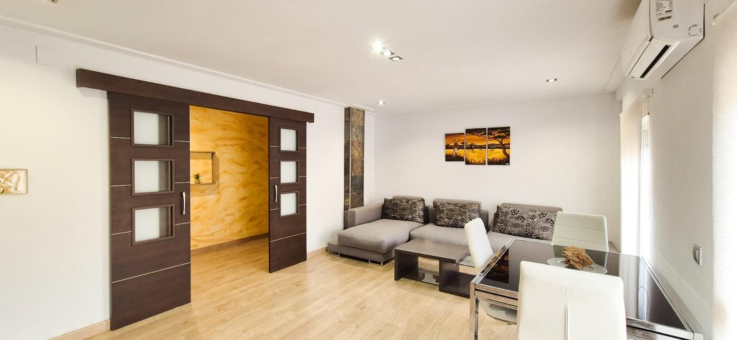 Wohnzimmer von Wohnung zur Miete in Elche / Elx mit Möbliert und Balkon