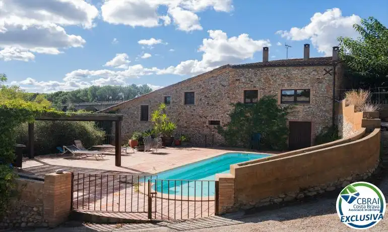 Piscina de Casa o xalet en venda en Sant Miquel de Fluvià amb Aire condicionat, Calefacció i Terrassa