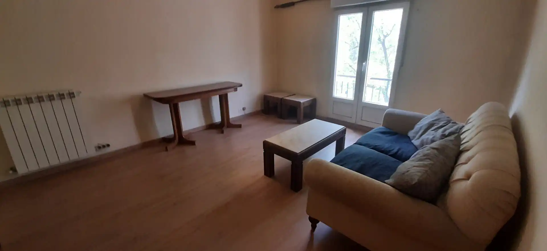 Sala d'estar de Pis en venda en Madrid amb Balcó