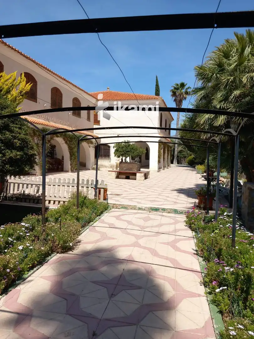 Vista exterior de Casa o chalet en venta en Elda con Calefacción, Trastero y Piscina