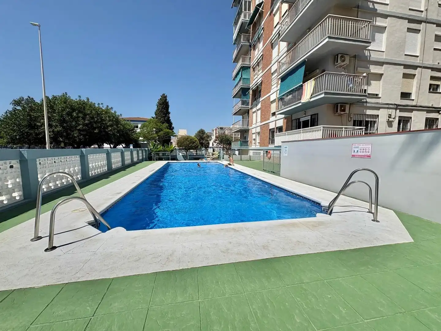 Piscina de Pis de lloguer en Vélez-Málaga amb Aire condicionat, Terrassa i Traster