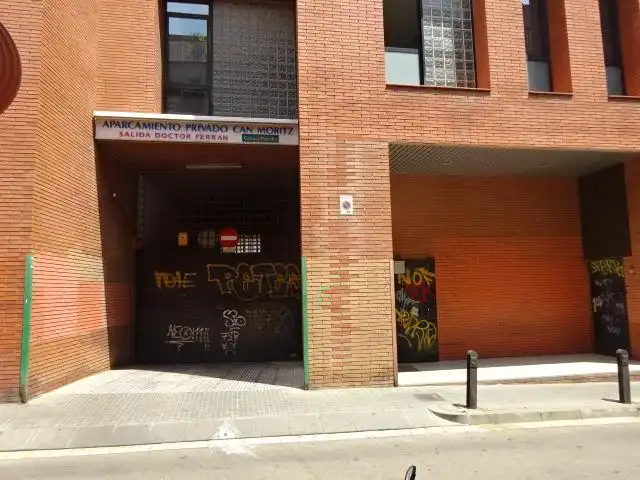 Außenansicht von Garage zum Verkauf in Cornellà de Llobregat