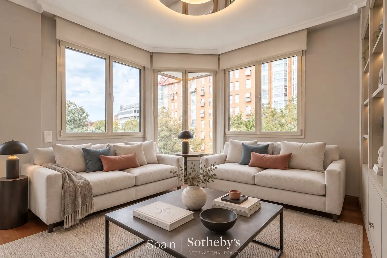 Sala d'estar de Apartament en venda en Madrid amb Aire condicionat, Calefacció i Traster