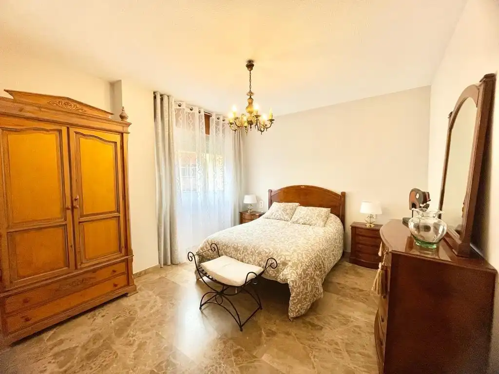 Habitación de Piso de alquiler en Granada con Aire acondicionado, Calefacción y Amueblado