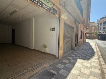Local comercial en venta en Calle Calderón de la Barca 27