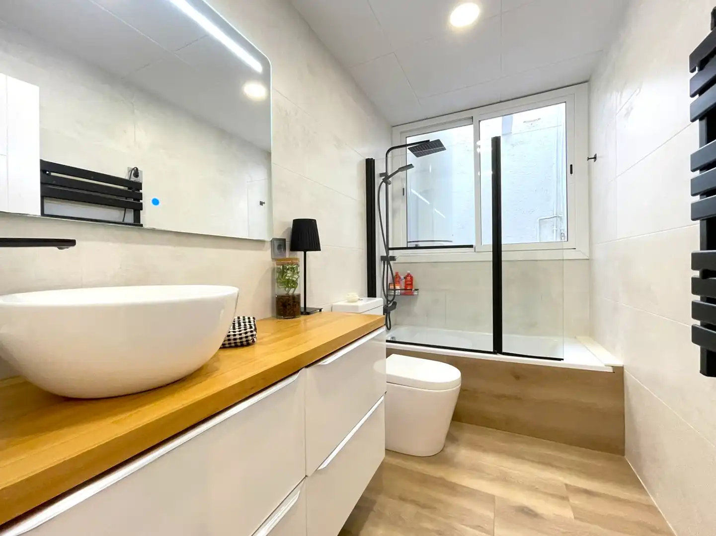 Bathroom of Flat for sale in Mataró  with Air Conditioner, Parquet flooring and Terrace