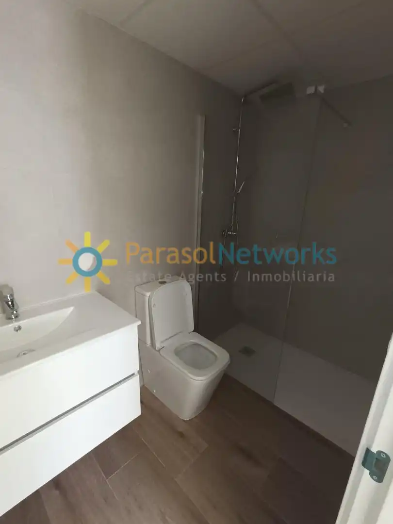 Badezimmer von Maisonette zur Miete in Daimús mit Abstellraum und Gemeinschaftspool