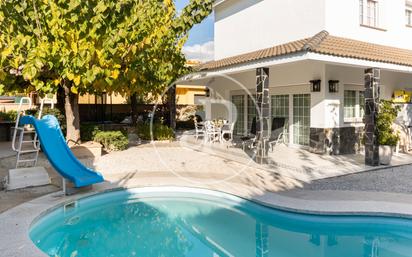 Piscina de Casa o xalet en venda en Sabadell amb Aire condicionat, Calefacció i Jardí privat