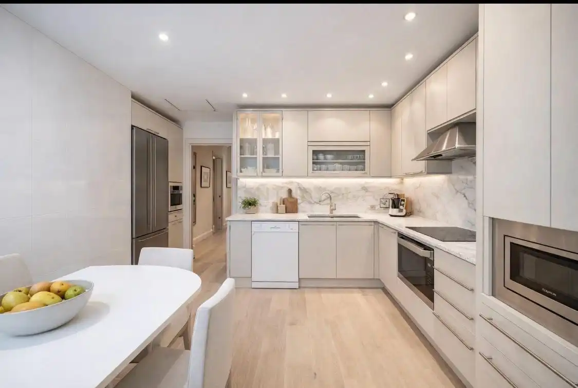 Cocina de Casa o chalet en venta en Madrid con Aire acondicionado, Jardín privado y Trastero