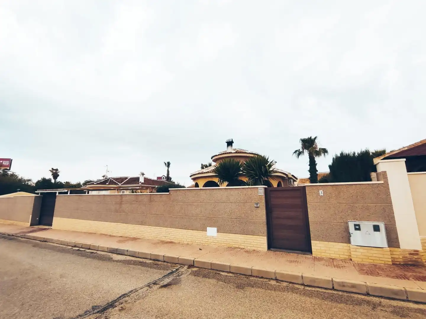 Vista exterior de Casa o xalet en venda en Benijófar amb Calefacció, Jardí privat i Terrassa