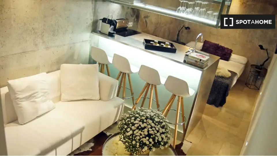 Flat with terrace to rent in Eixample