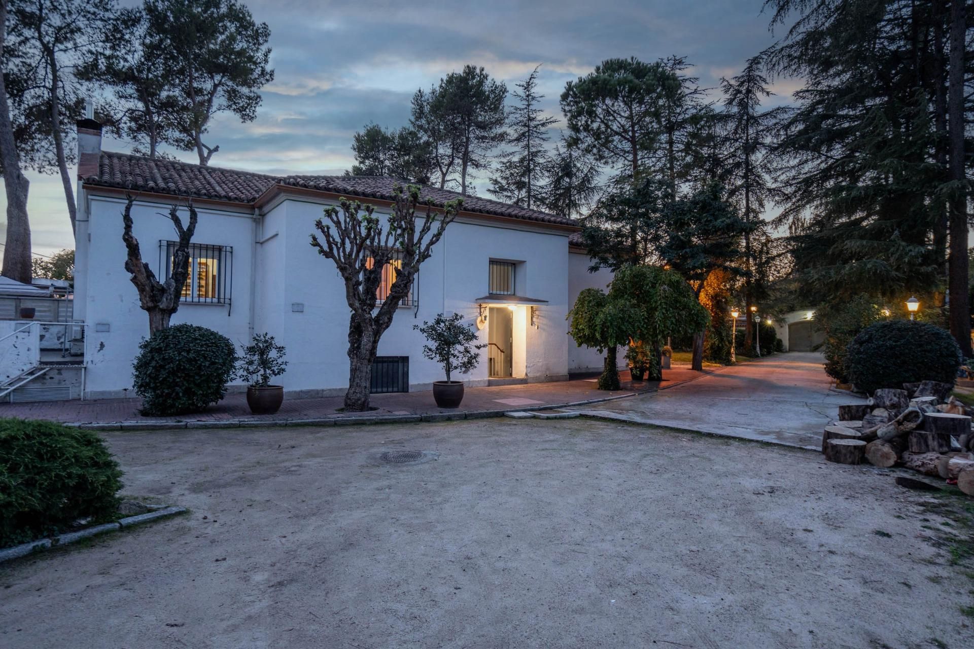 Exterior view of House or chalet for sale in  Madrid Capital  with Air Conditioner, Heating and Private garden
