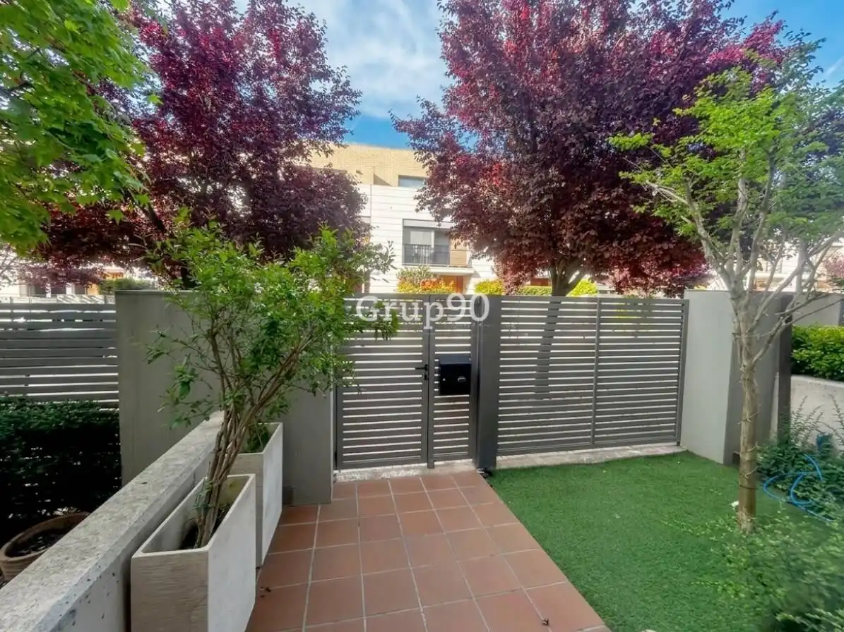 Jardín de Casa adosada en venta en Lleida con Aire acondicionado, Calefacción y Jardín privado