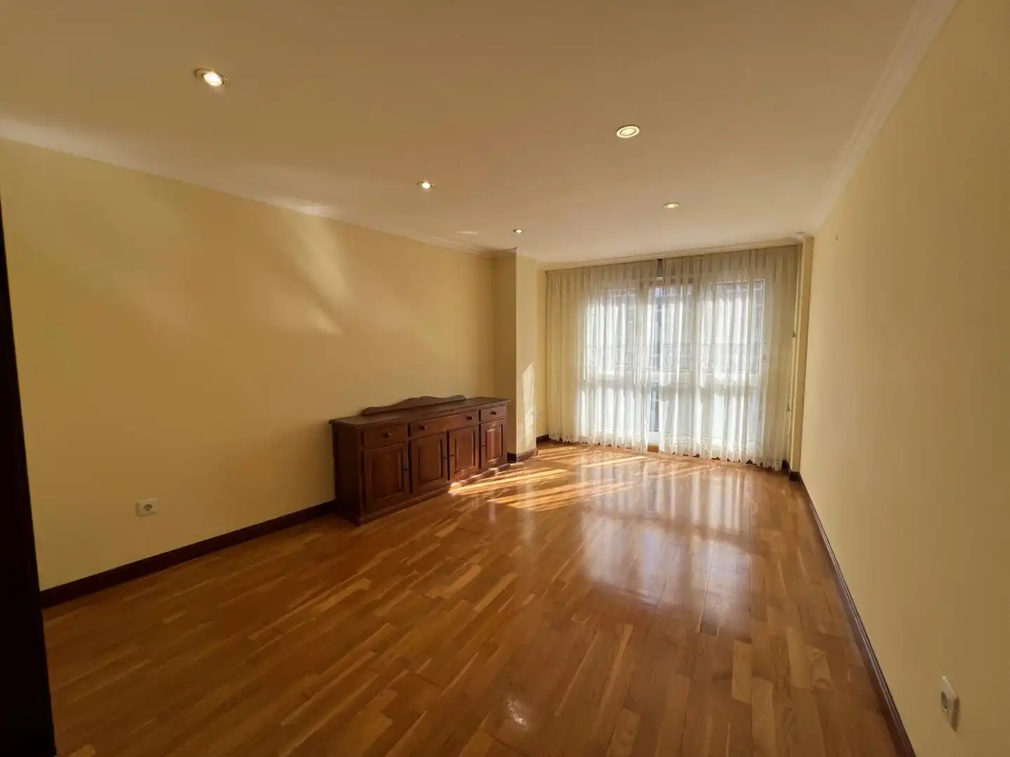Living room of Flat for rent in Gijón   with Heating, Parquet flooring and Storage room