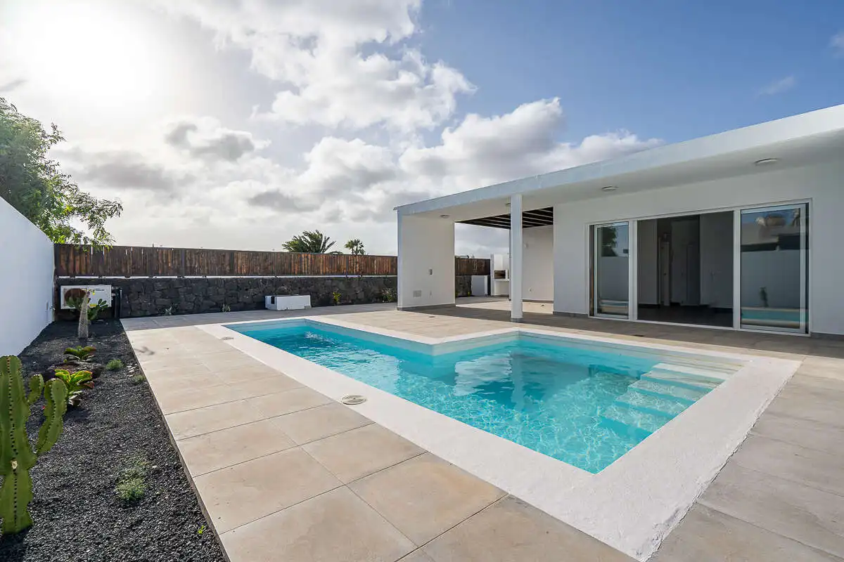 Piscina de Casa o xalet en venda en Yaiza amb Jardí privat, Terrassa i Piscina