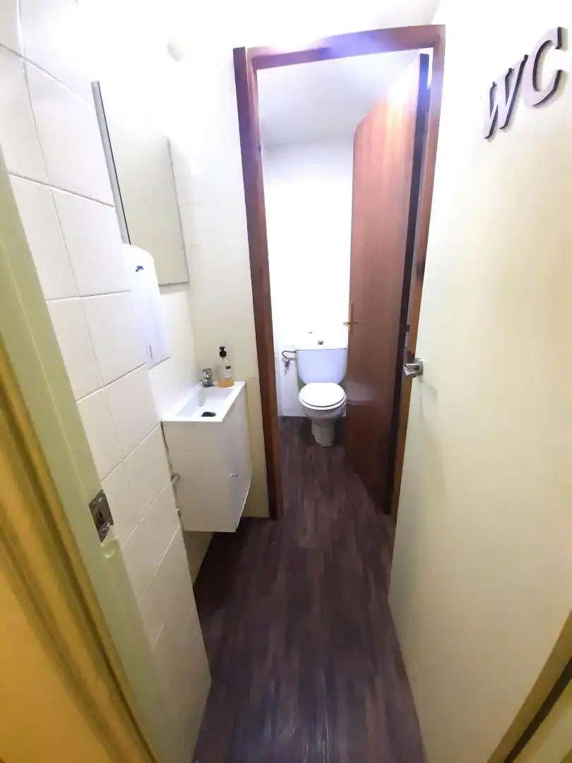 Baño de Local de alquiler en El Prat de Llobregat