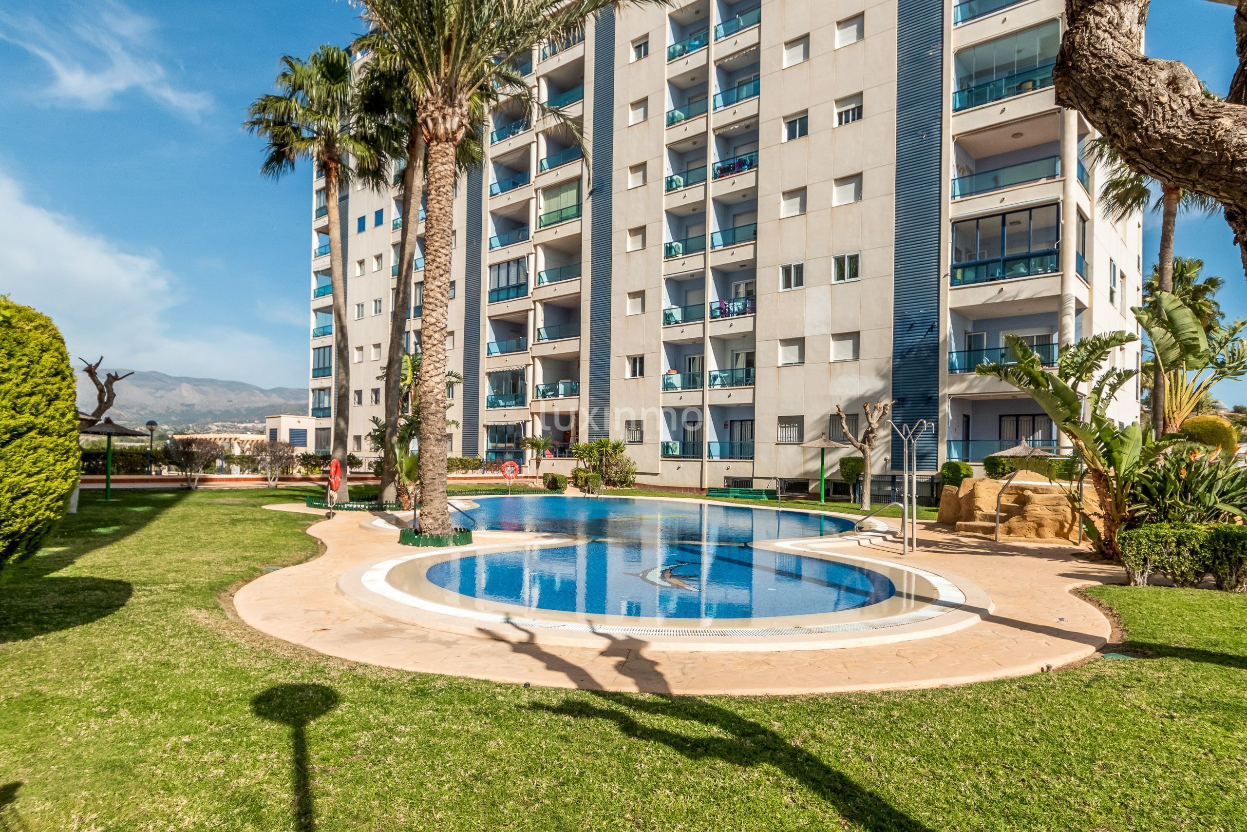 Piscina de Àtic en venda en Villajoyosa / La Vila Joiosa amb Aire condicionat, Jardí privat i Terrassa