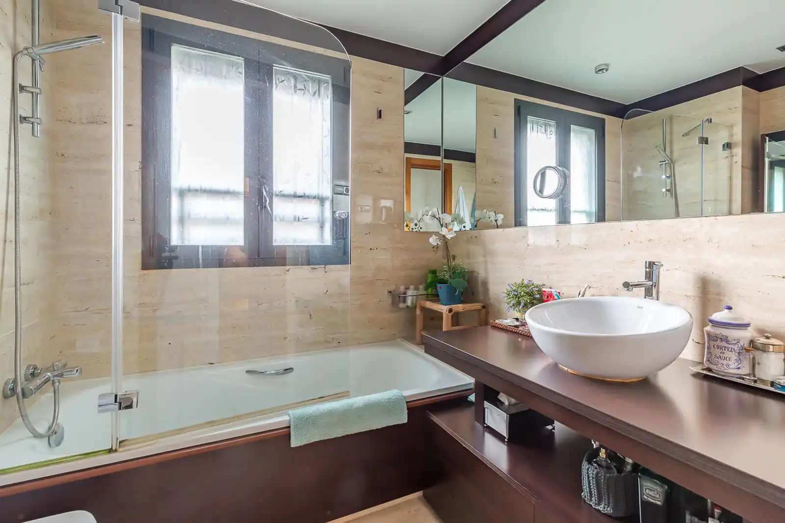 Bathroom of Flat for rent in Madrid  with Air Conditioner, Private garden and Swimming Pool