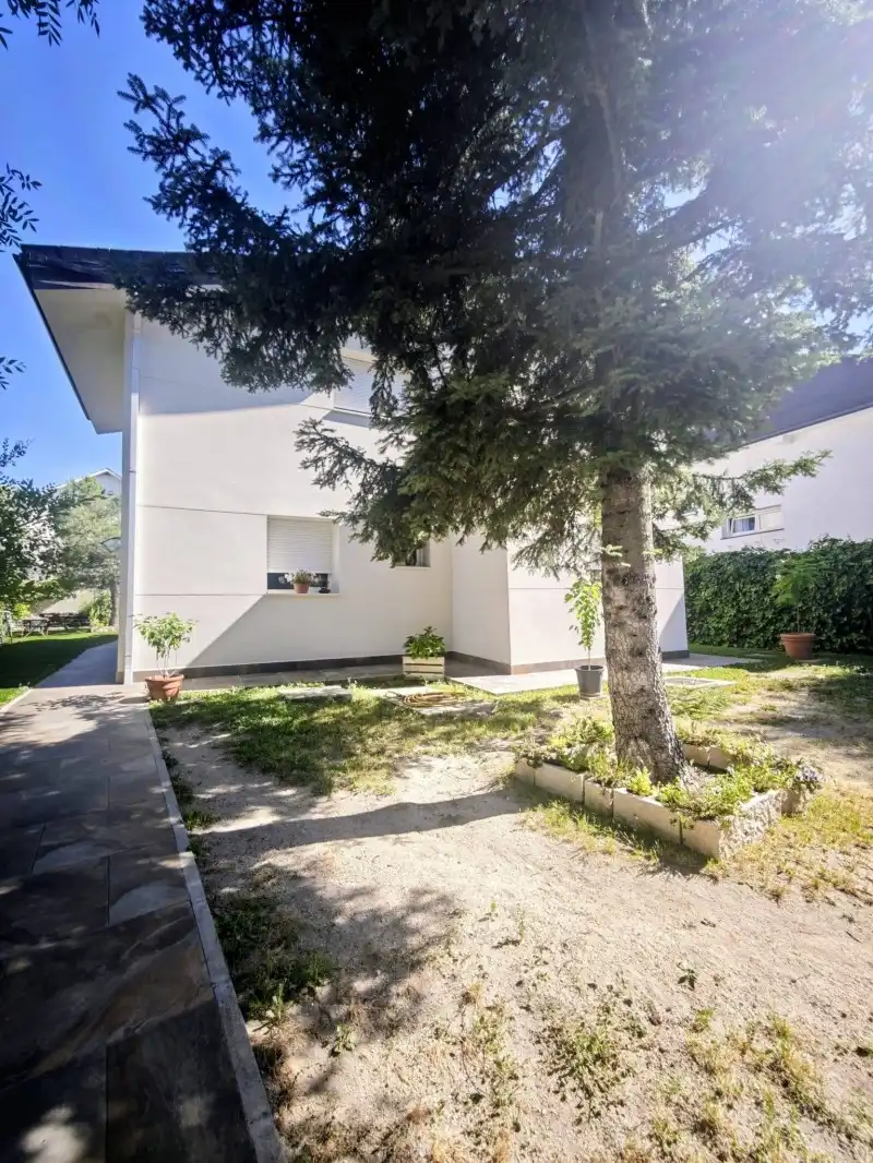 Jardí de Casa o xalet en venda en Moralzarzal amb Aire condicionat, Calefacció i Piscina